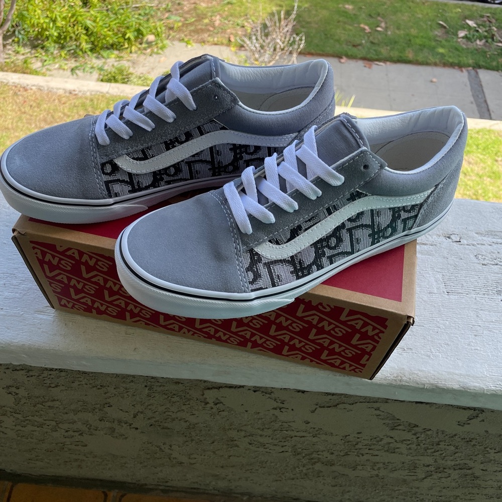 Custom Vans - Picture 4 of 6